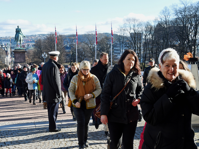 Well-wishers on their way to the Royal Palace to leave a birthday greeting in the official register of congratulations. Photo: Sven Gj. Gjeruldsen, The Royal Court